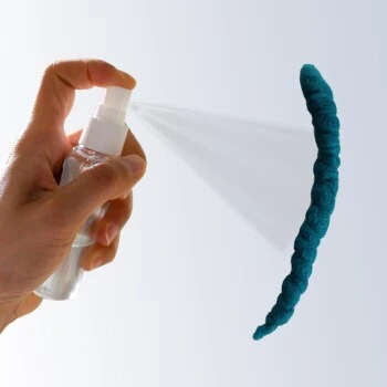 Kater Kasimir 3 Handgerollte Filzwürmchen Aus Schurwolle + 1 Mini-Flasche Katzenminze-Spray – Bild 2